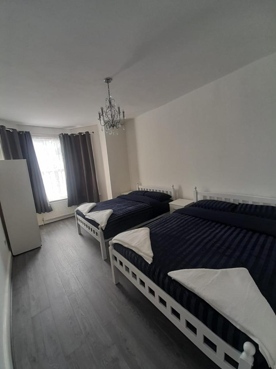 Rayan'S Lodge Stratford Лондон Экстерьер фото
