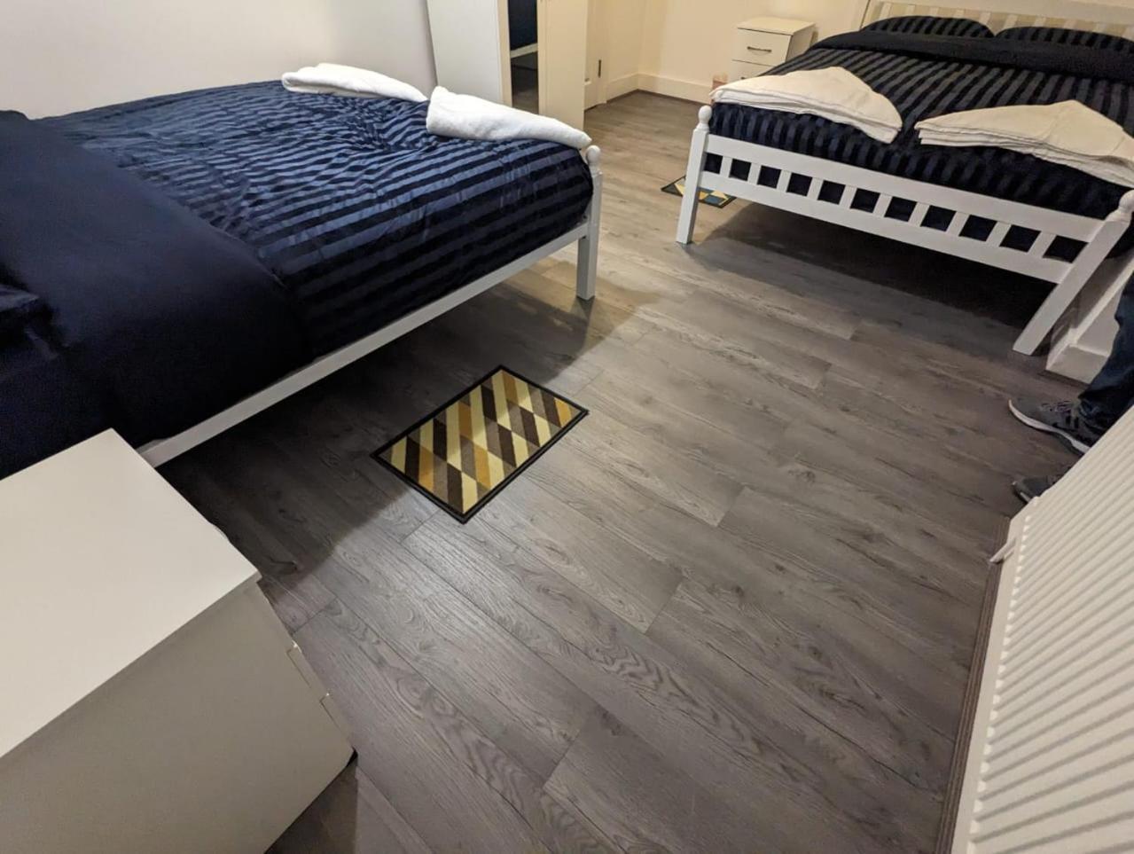 Rayan'S Lodge Stratford Лондон Экстерьер фото