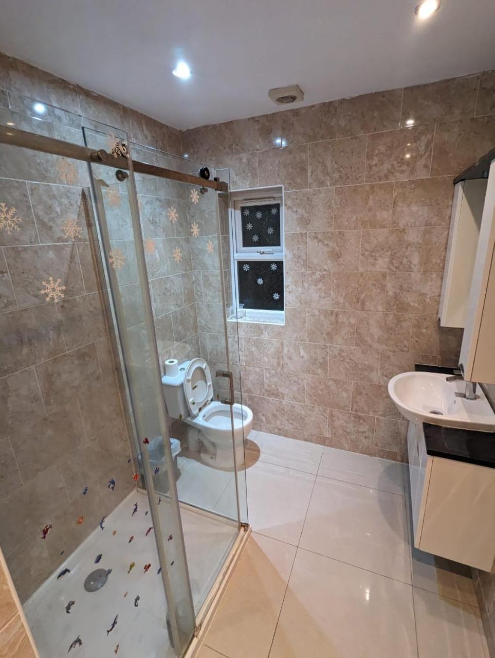 Rayan'S Lodge Stratford Лондон Экстерьер фото
