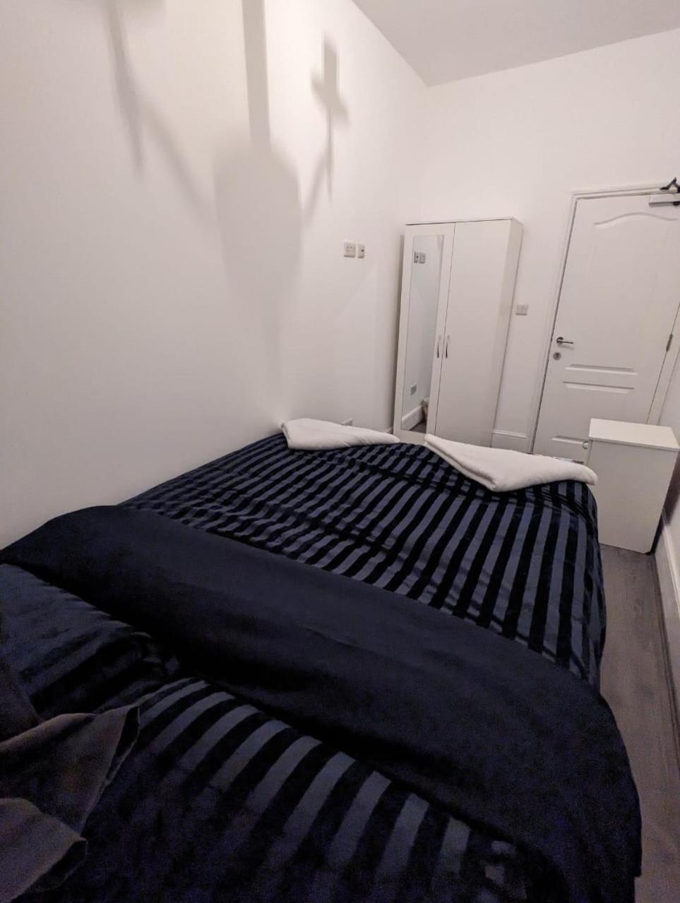 Rayan'S Lodge Stratford Лондон Экстерьер фото