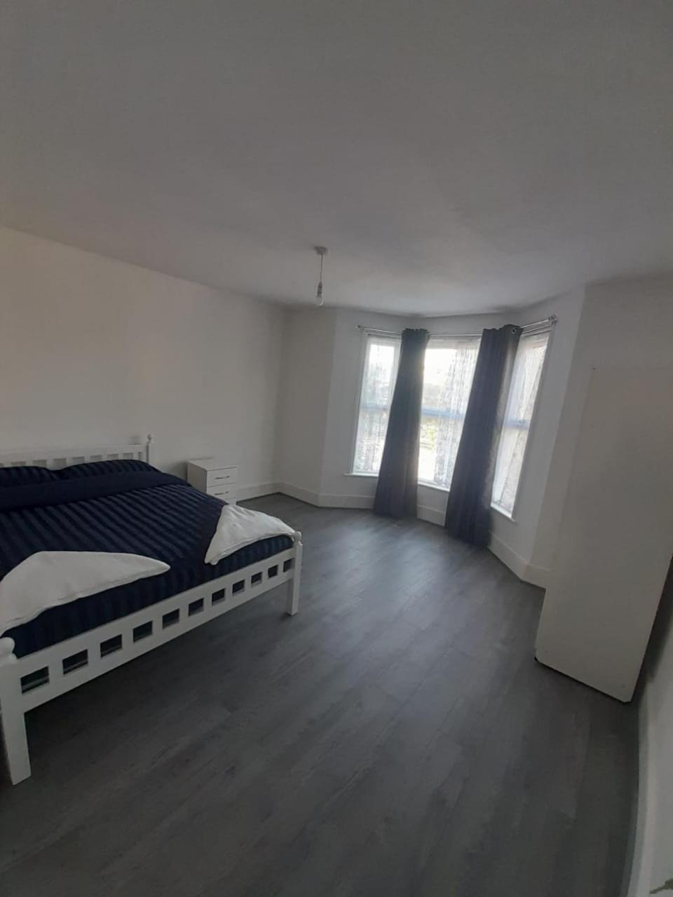 Rayan'S Lodge Stratford Лондон Экстерьер фото